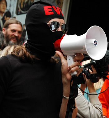 Rob in charge of crowd control (well, would you disobey this man?)