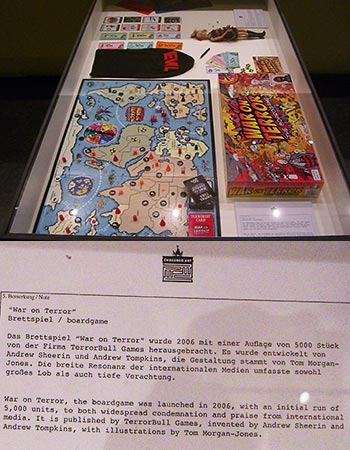 The English translation misses out "The broad reaction of the international media encompassed great praise as well as deep disgust". Quality!